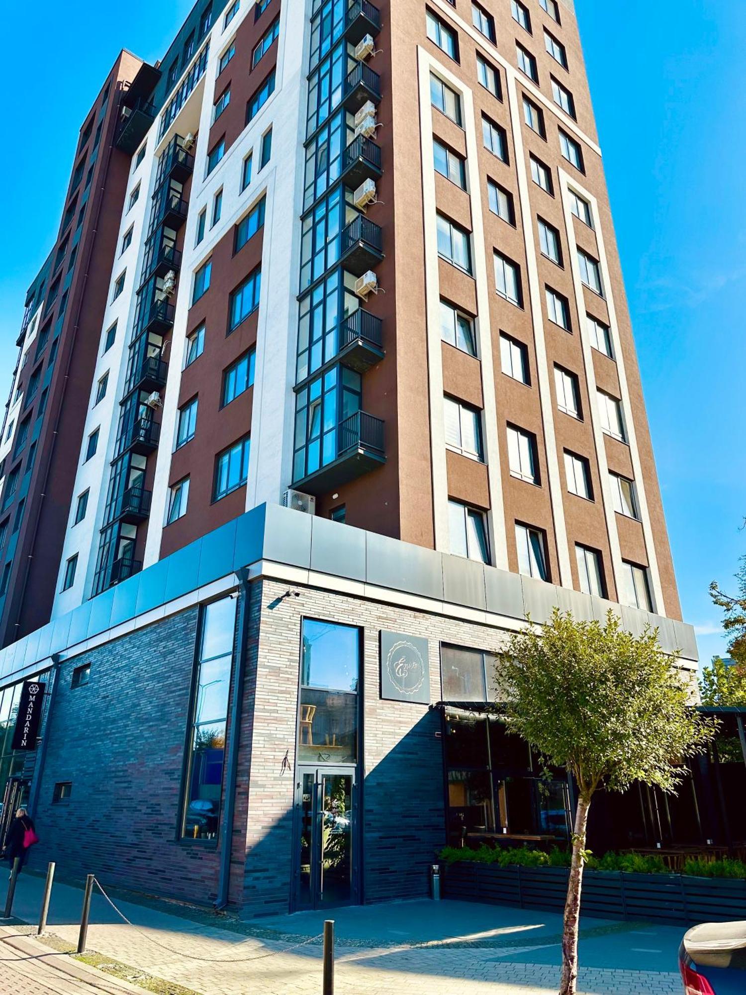 Modern Apartments With A Coffee Machine In The City Center, A View Of The City Rivne Exterior photo