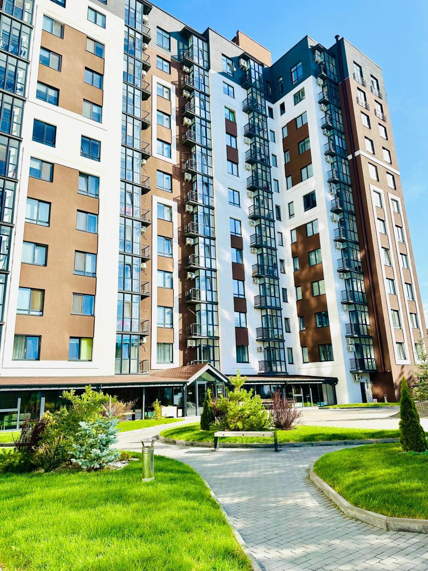Modern Apartments With A Coffee Machine In The City Center, A View Of The City Rivne Exterior photo
