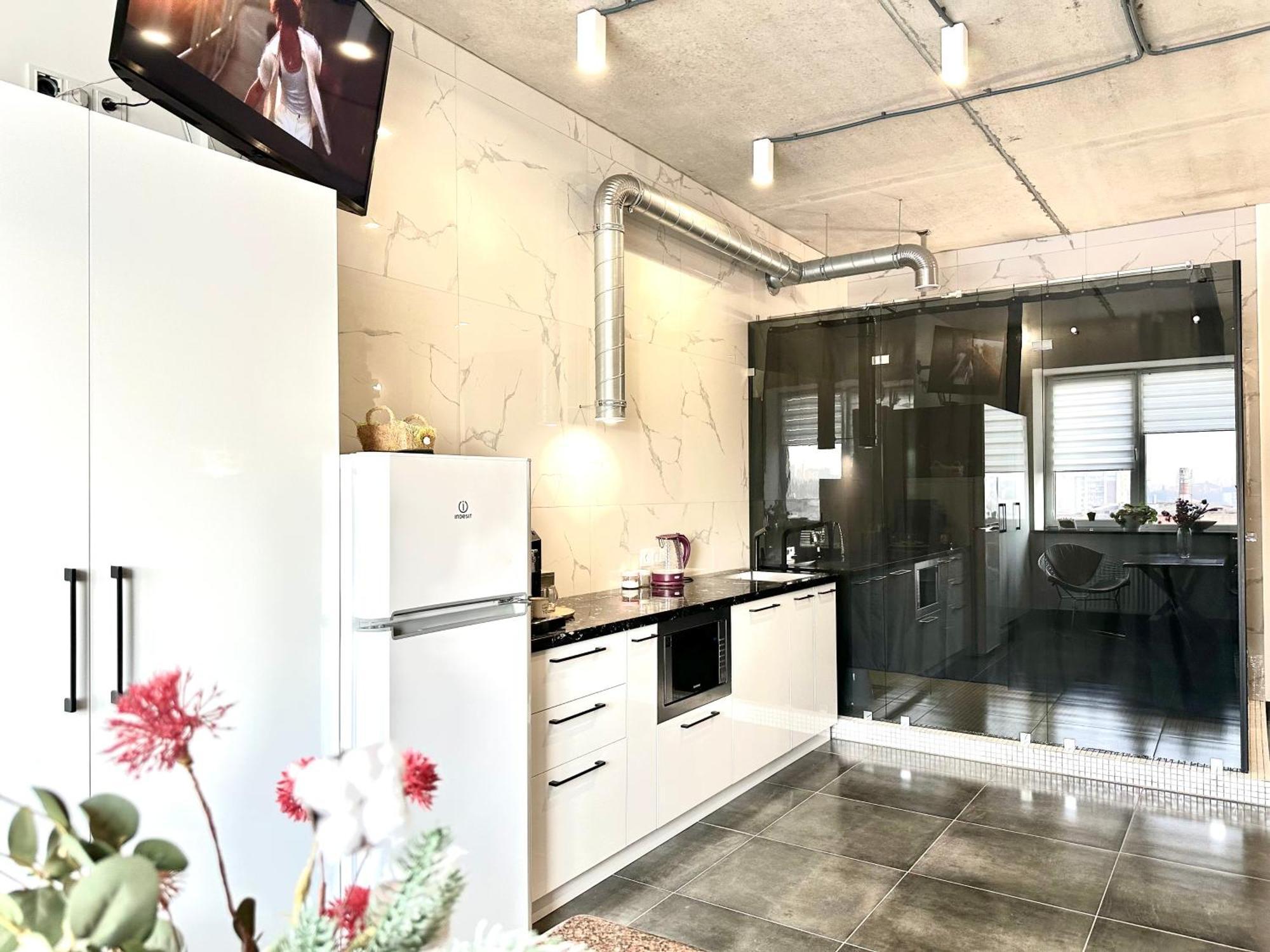 Modern Apartments With A Coffee Machine In The City Center, A View Of The City Rivne Exterior photo